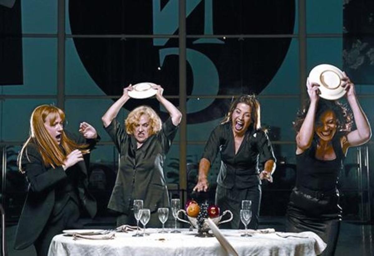 Rosa Renom, Anna Lizaran, Emma Vilarasau i Montse German, en una imatge promocional d’’Agost’. Rosa Renom, Anna Lizaran, Emma Vilarasau i Montse German, en una imatge promocional d’’Agost’.