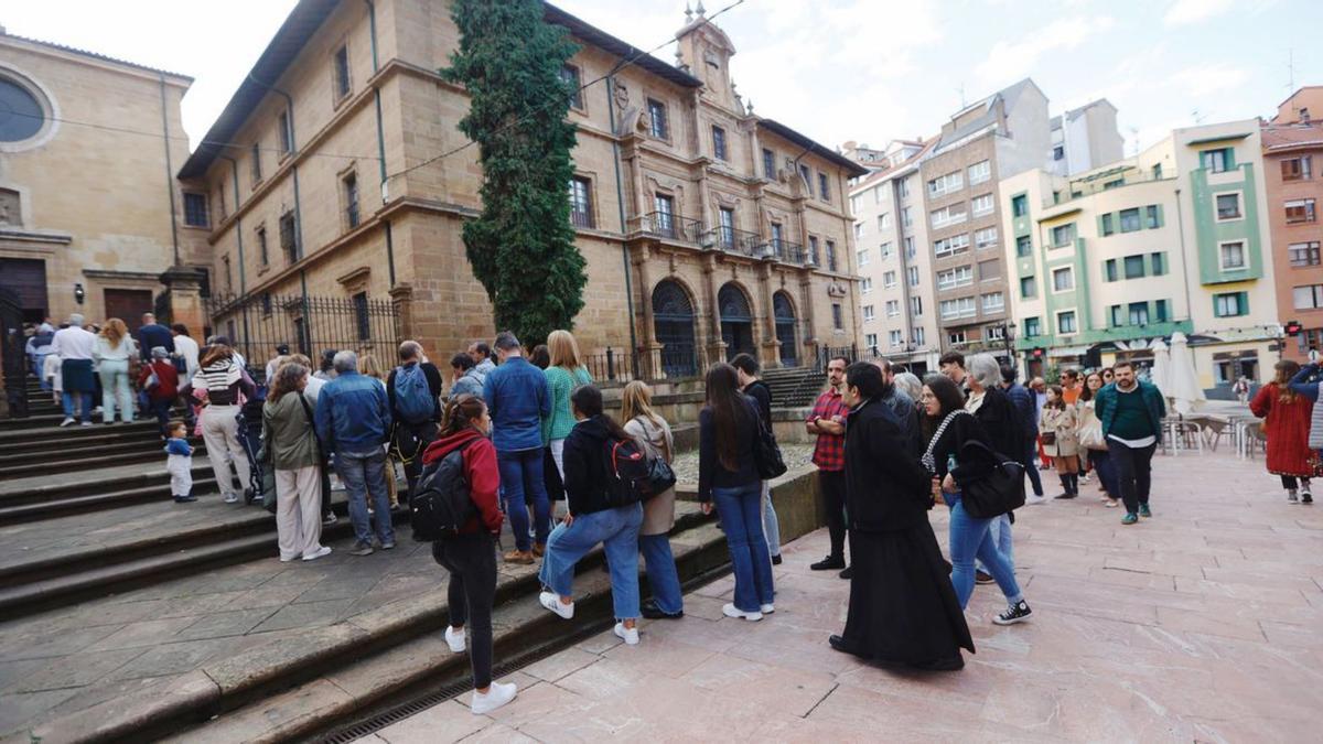 Gran expectación a las puertas de la Catedral, el Bellas Artes y el Auditorio