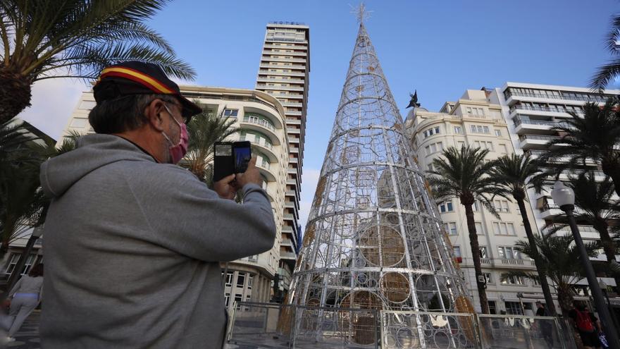 El árbol de Navidad de Alicante, por primera vez en la Explanada