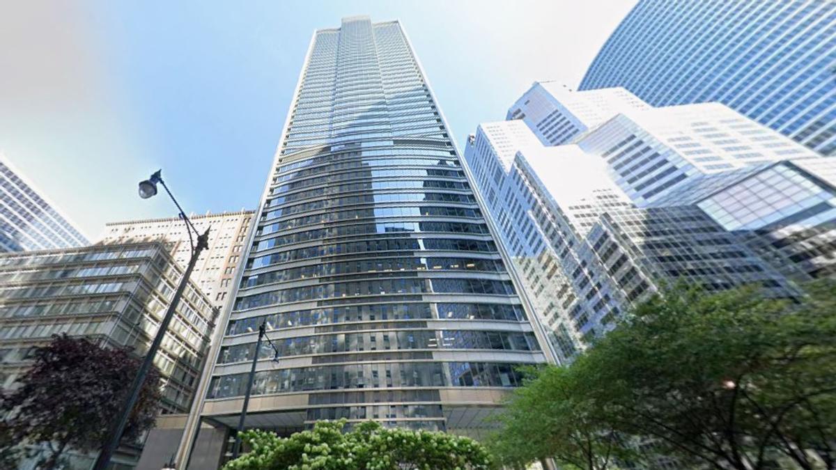 En el centro, la torre que ha comprado Amancio Ortega en Chicago