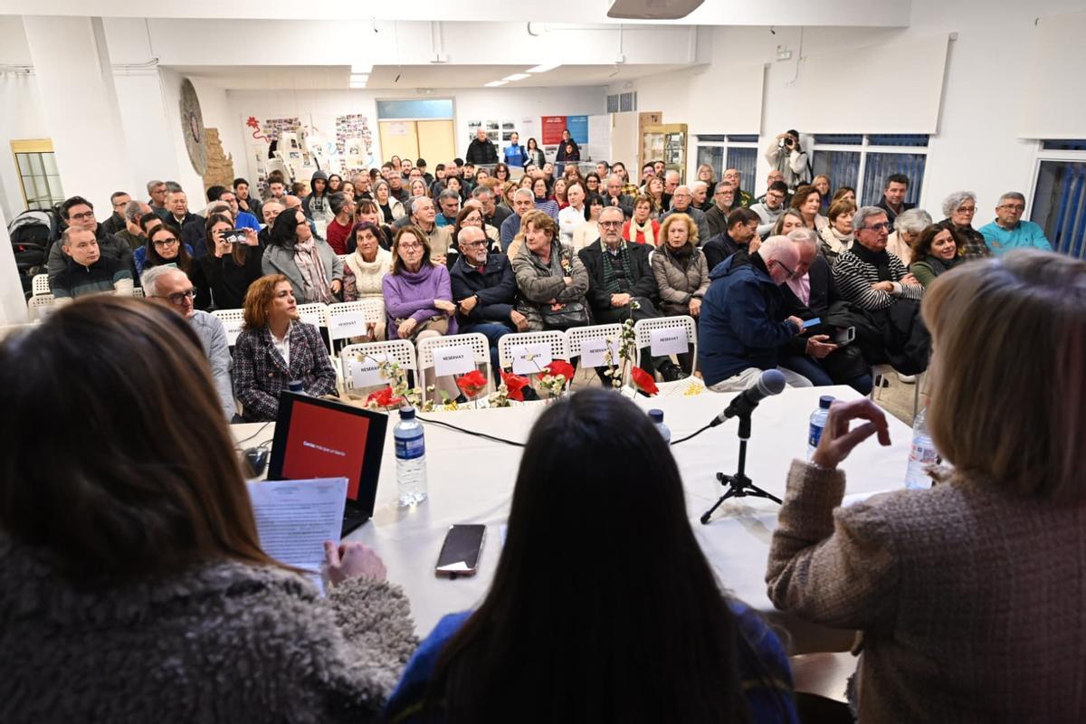 El instituto de Carrús, en Elche, inaugura una exposición por sus 50 años