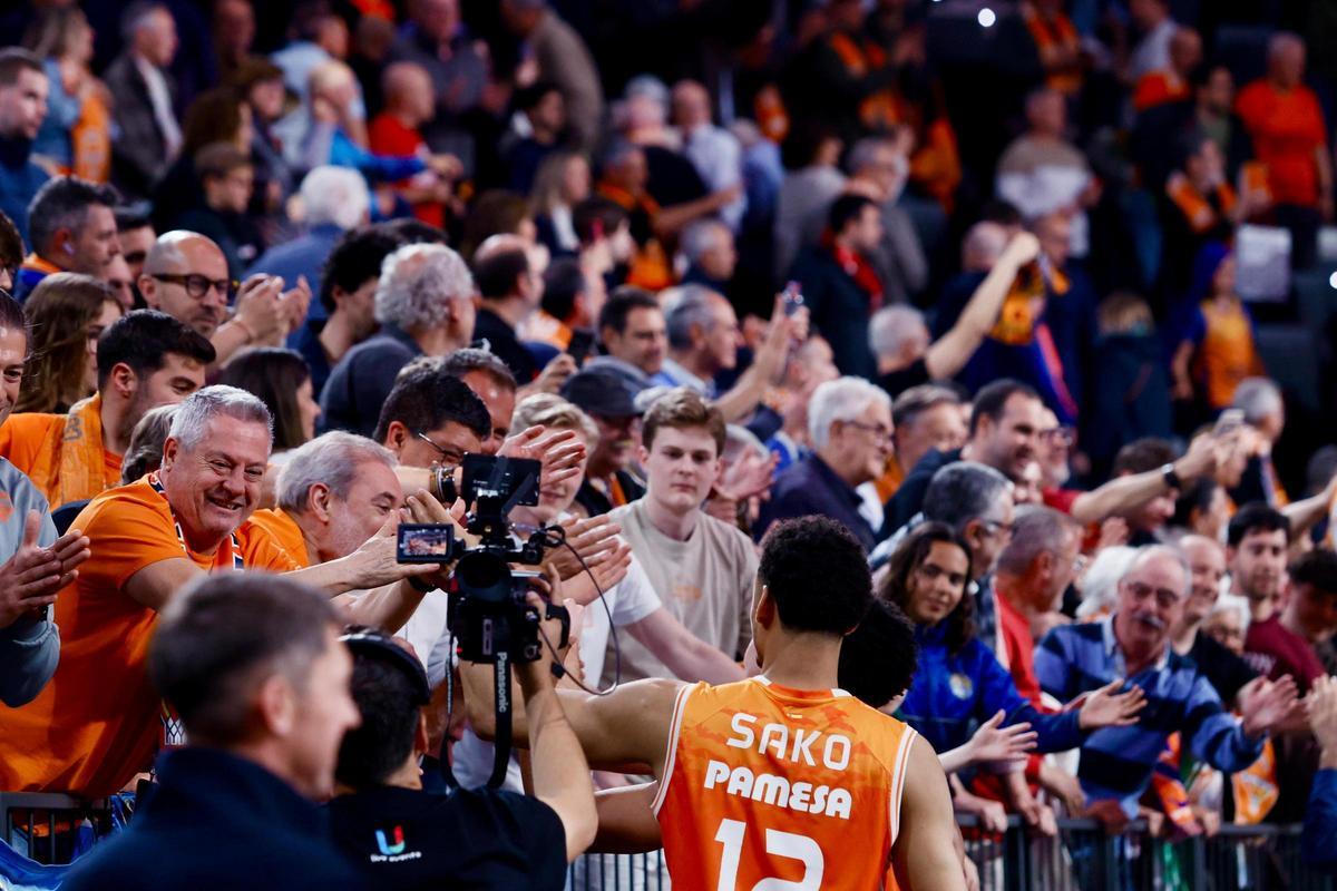 Todas las fotos del Valencia Basket - Olimpia Milano en el Roig Arena