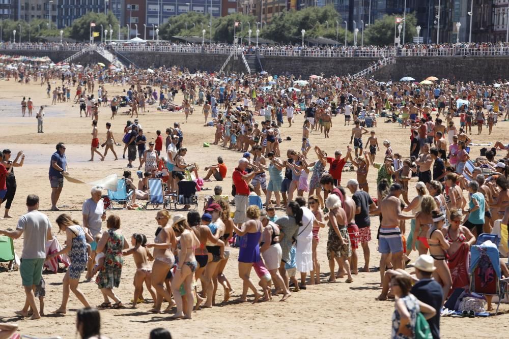 La danza prima y el Restallón en Gijón