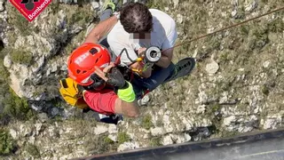 Rescatados en el Montgó en plena ola de calor dos jóvenes senderistas que sufrían deshidratación severa y mareos