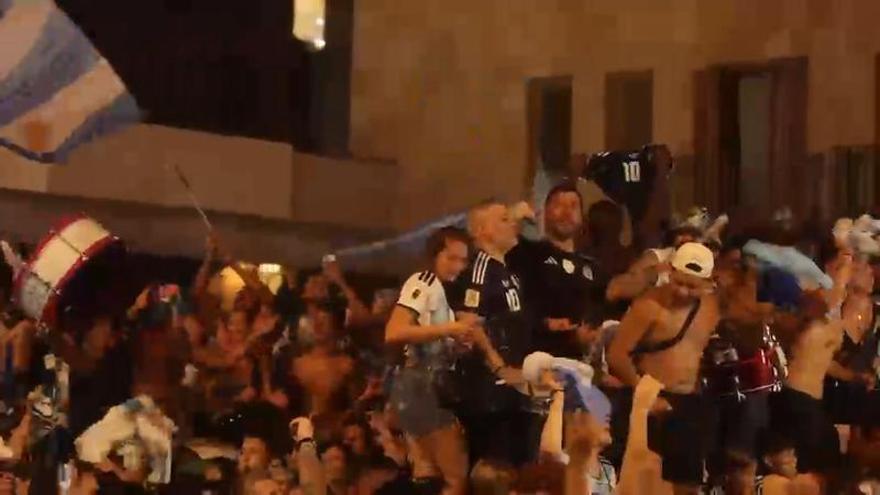 Locura en Alicante tras el pase a la final de la Argentina de Messi