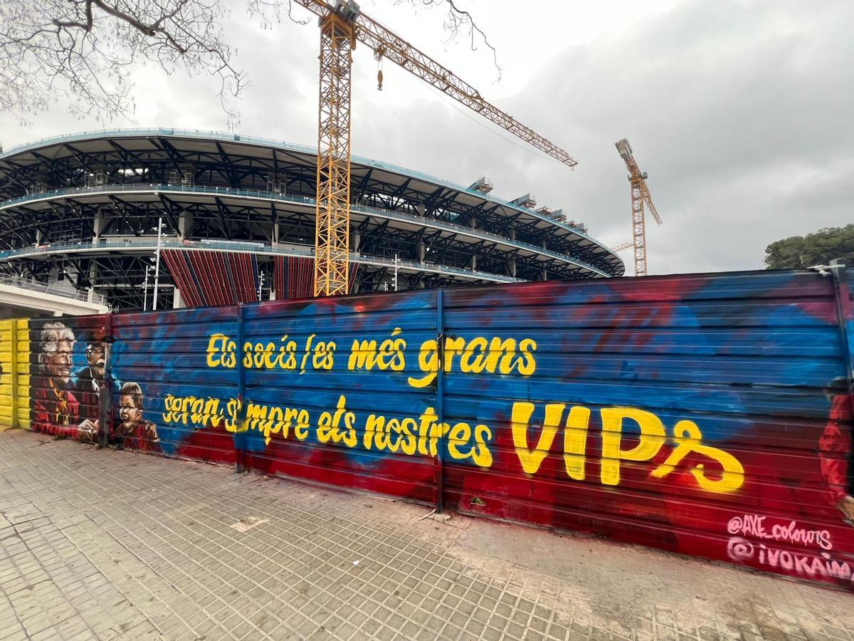 Mural de Marc Ciria pintado frente al Spotify Camp Nou.