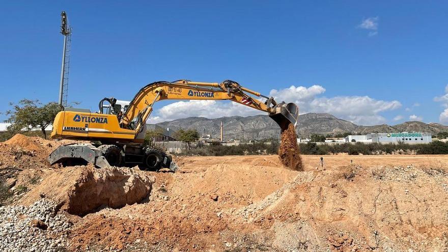 En marcha las obras de construcción de los campos de vóley y fútbol playa y las nuevas pistas de pádel