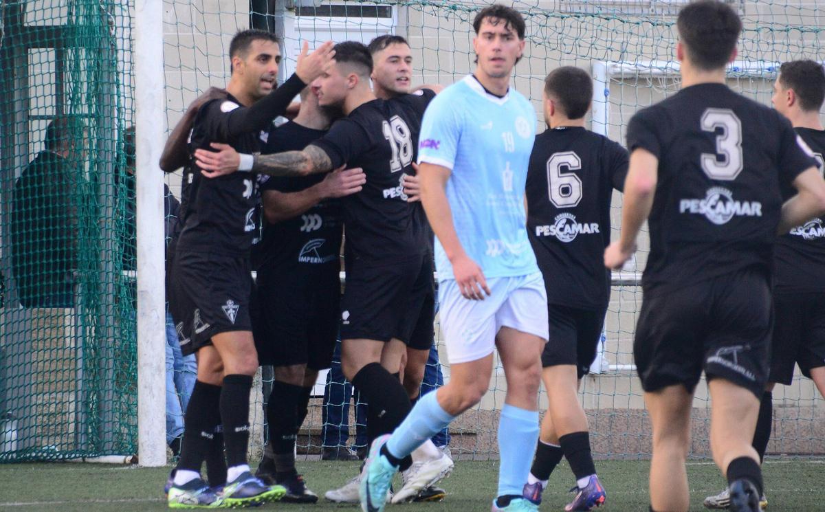 El equipo celeste celebrando uno de sus dos goles el pasado domingo.