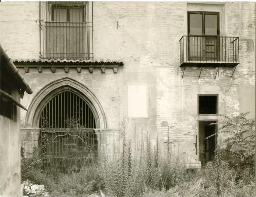 Capilla del Patio Sur, con la casa del prior "falcada"