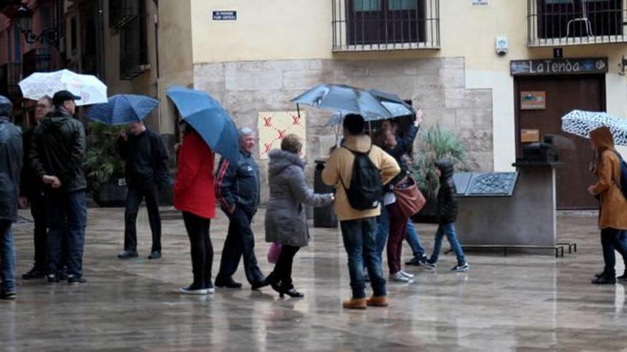 Cae el mercurio y persisten las lluvias