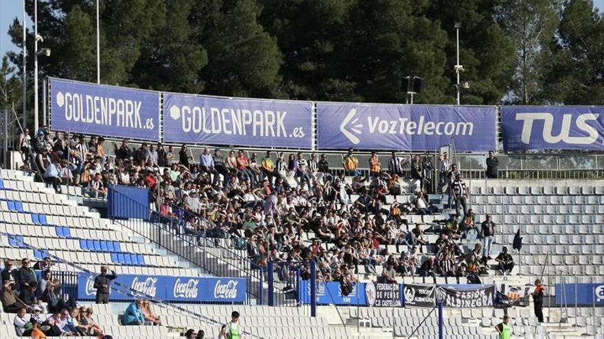 La ‘marea albinegra’ invade Sabadell con 300 desplazados