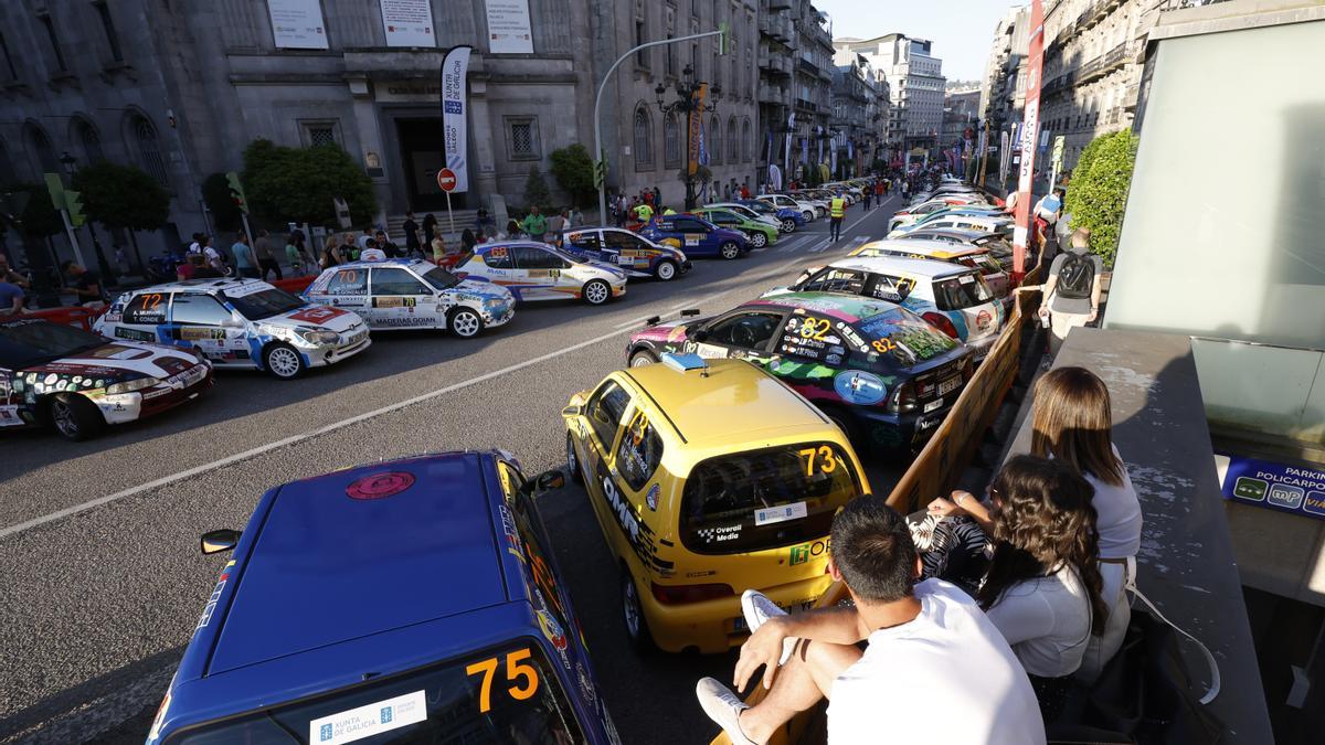 Salida del rallye en la calle Policarpo Sanz de Vigo.