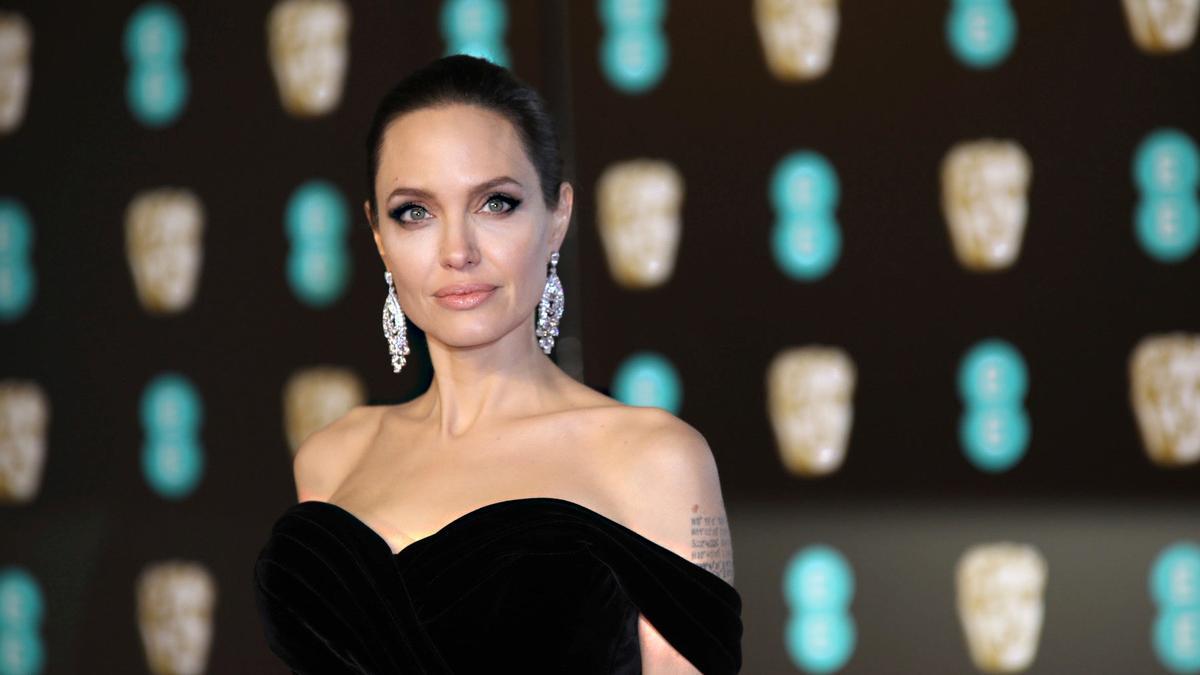 El imponente look de Angelina Jolie en los Bafta 2018