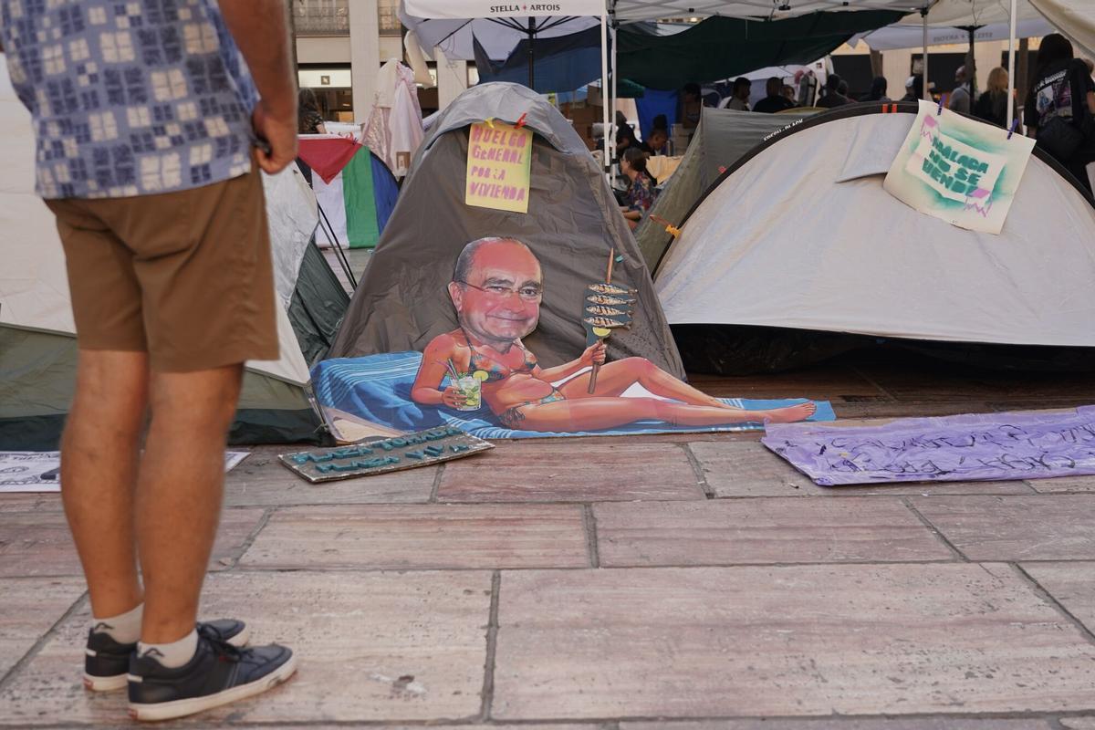 La acampada por un vivienda digna en la plaza de la Constitución este martes, 29 de septiembre.