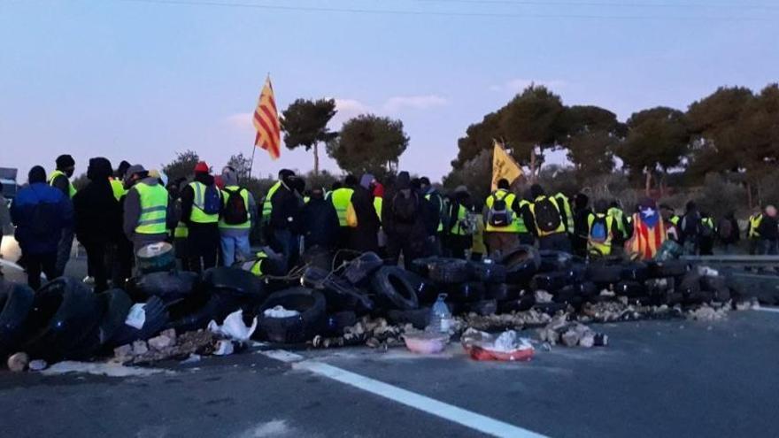 Los CDR cortan la autopista AP-7 en Tarragona