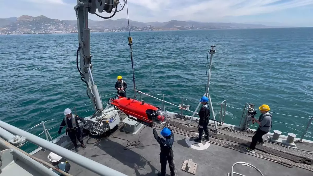 Así trabaja la Armada Española en aguas de Málaga: cazaminas que detectan amenazas en el fondo marino