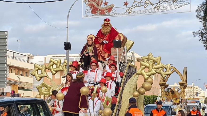 Una de las múltiples imágenes que deparaba el pasado enero la esperada visita de los Reyes Magos a los municipios de la provincia malagueña.