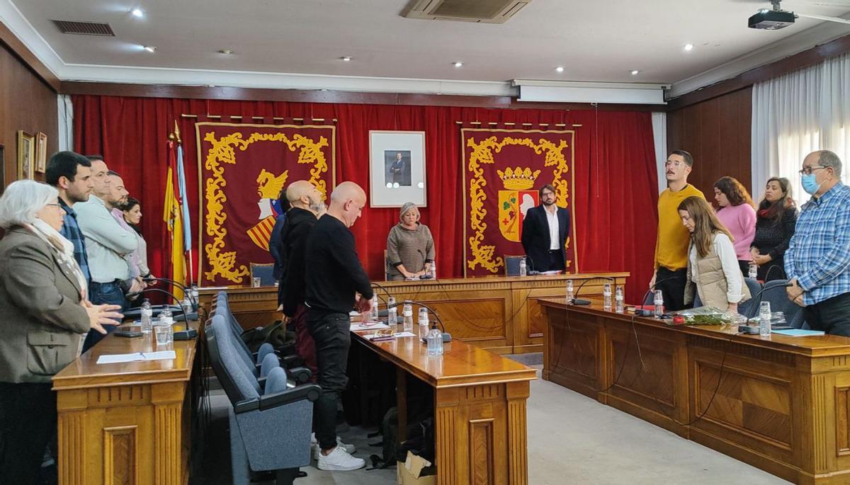 Los concejales de la corporación guardaron ayer en el pleno un minuto de silencio en memoria de Jordi Català. | JAVIER FLORES