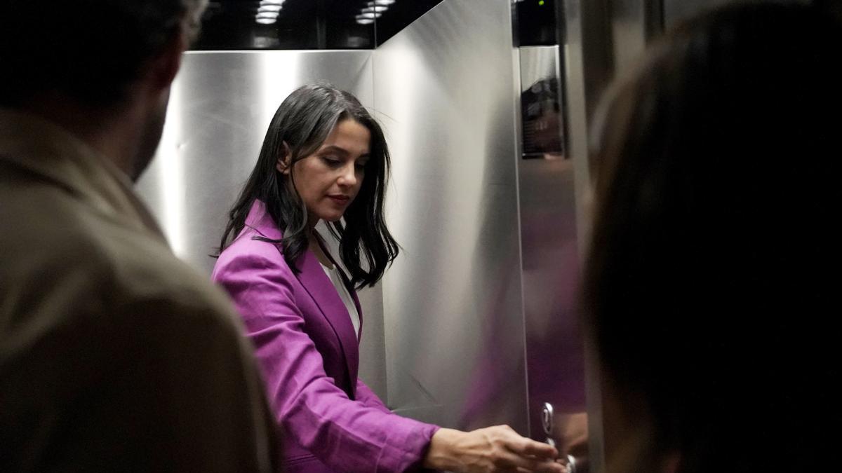 Inés Arrimadas tras comunicar su marcha de la política en el Congreso de los Diputados.