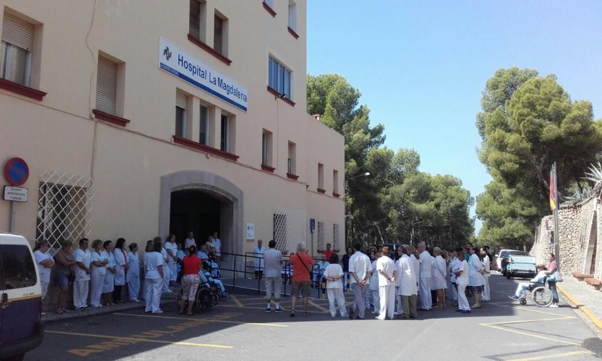 Toda la provincia de Castellón muestra en silencio su repulsa por los atentados