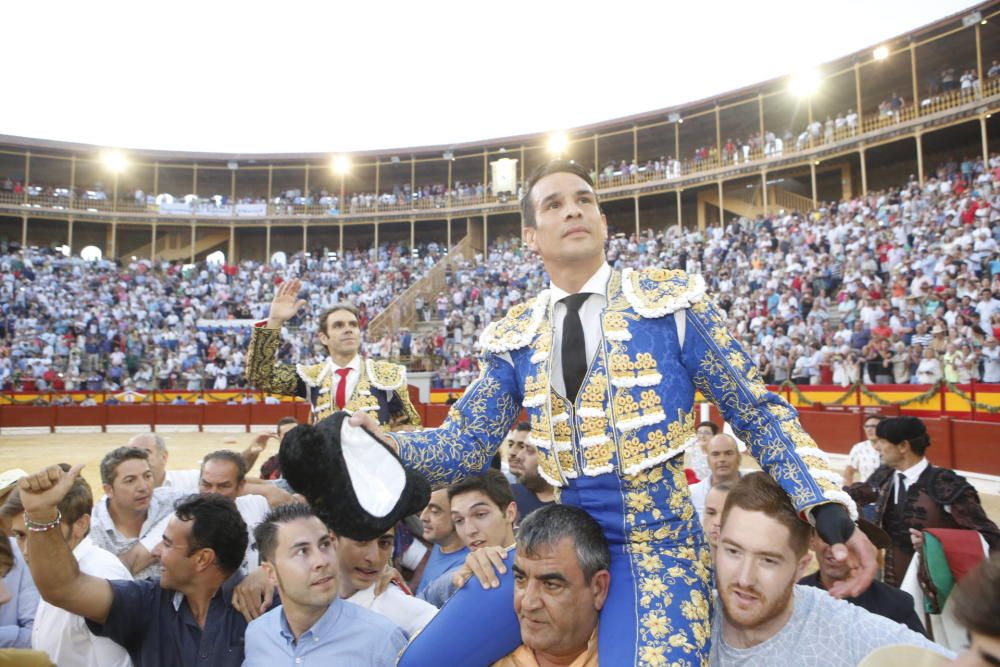 José Tomás y Manzanares salen por la puerta grande