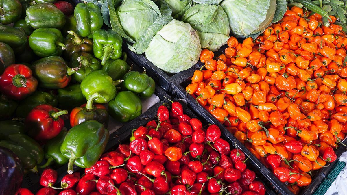 Imagen de archivo de verduras en un supermercado