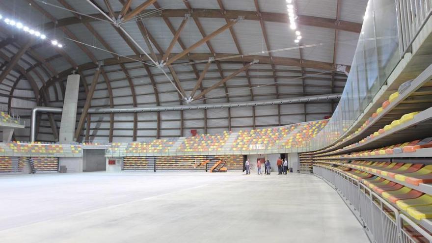 Estado actual que presenta el Palacio de los Deportes sin suelo en su pista central.