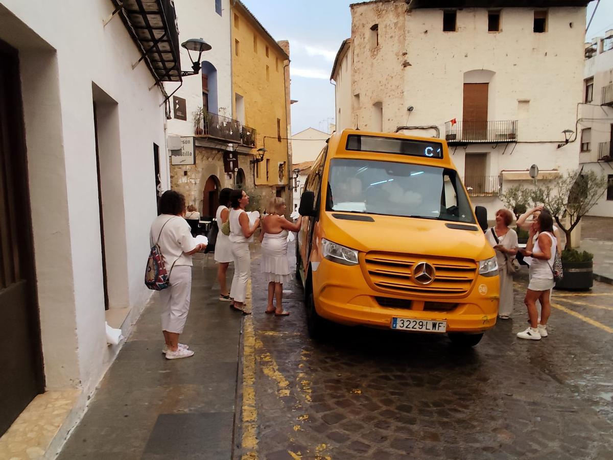 Las "palomas por la paz" llegan a la principal cita cultural del verano en Sagunt