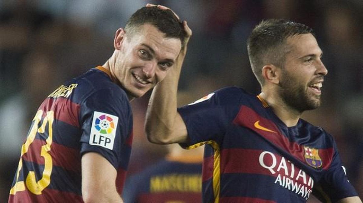 Alba felicita Vermaelen pel seu gol. Alba felicita Vermaelen pel seu gol.
