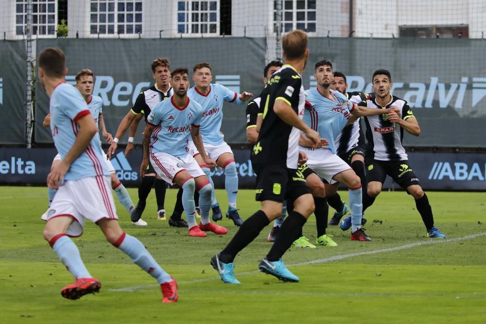 Las mejores imágenes de la semifinal del playoff de ascenso entre el Celta B y el Cartagena en un campo de Barreiro abarrotado.