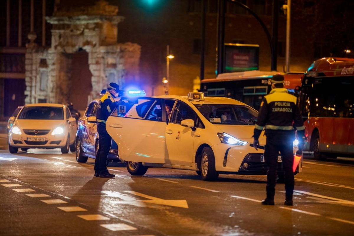 Control de la Policía Local en Paseo Pamplona en Zaragoza