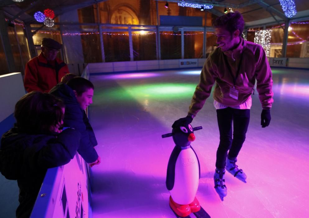 Presentación de la pista de hielo de la plaza de la Catedral.