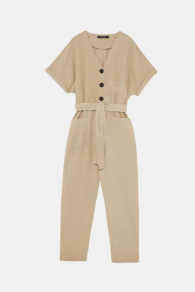 Mono con bolsillos marcados de Zara. (Precio: 39,95 euros)