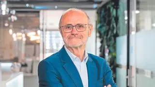 Luis Atienza (expresidente de Red Eléctrica): "Nos dejamos comer la tostada con la transición energética y ahora nos quejamos de China"