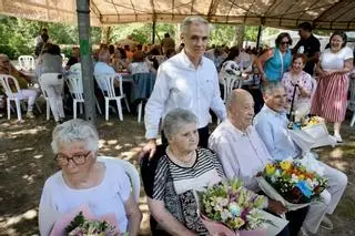 Vila de Cruces rinde tributo a sus mayores en una gran fiesta