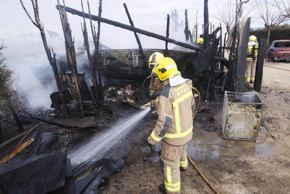 Incendi en una hípica de Salt