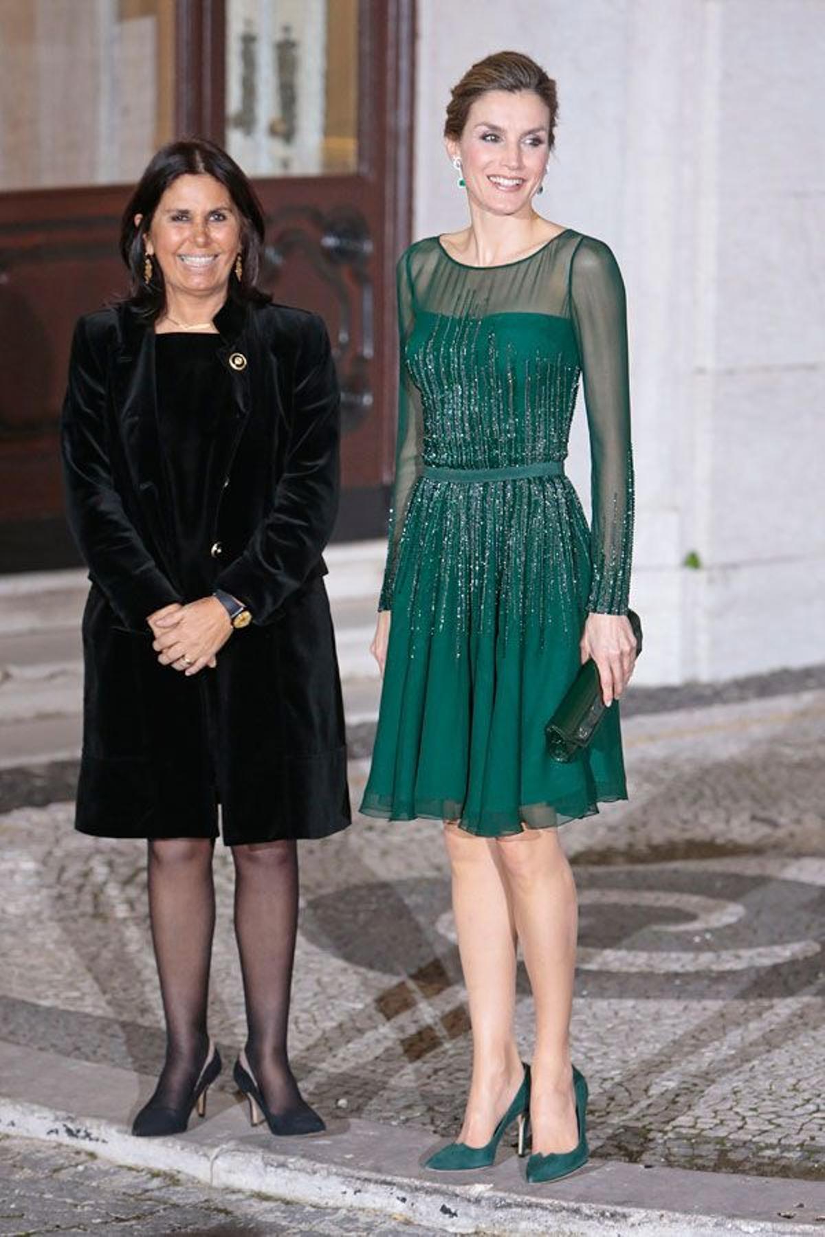 Letizia Ortiz en Lisboa con vestido verde de seda de Felipe Varela