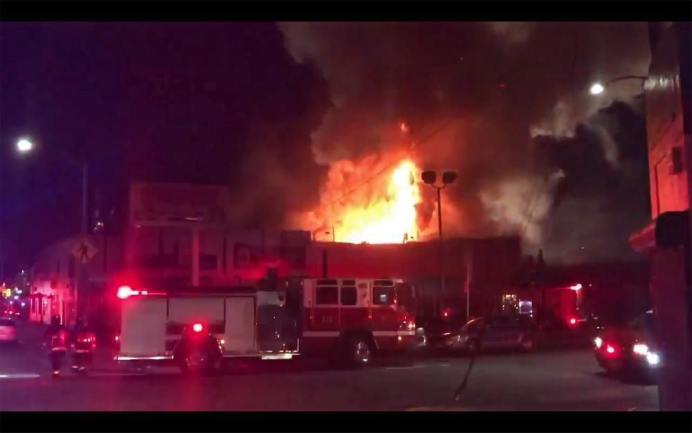 Espectacular incendio en Oakland