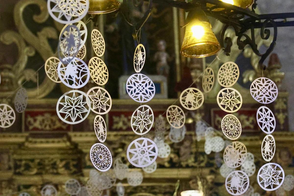 Detalle de algunas de las 'neules' recortadas por la vecina de Ariany.