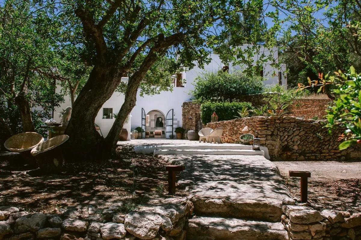 Así es una casa payesa del siglo XIX autosuficiente a la venta en Ibiza