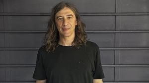 Gerard Quintana en la puerta de su camerino en el Palau Sant Jordi antes de un concierto