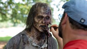 Uno de los zombis de la novena temporada de ’The Walking Dead’, en pleno proceso de retoque.