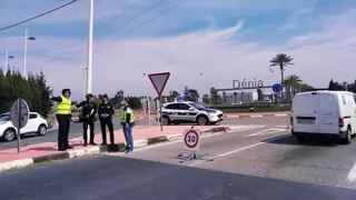 Arrollada por su propio coche en Dénia: insólito accidente en el Camí de Gandia