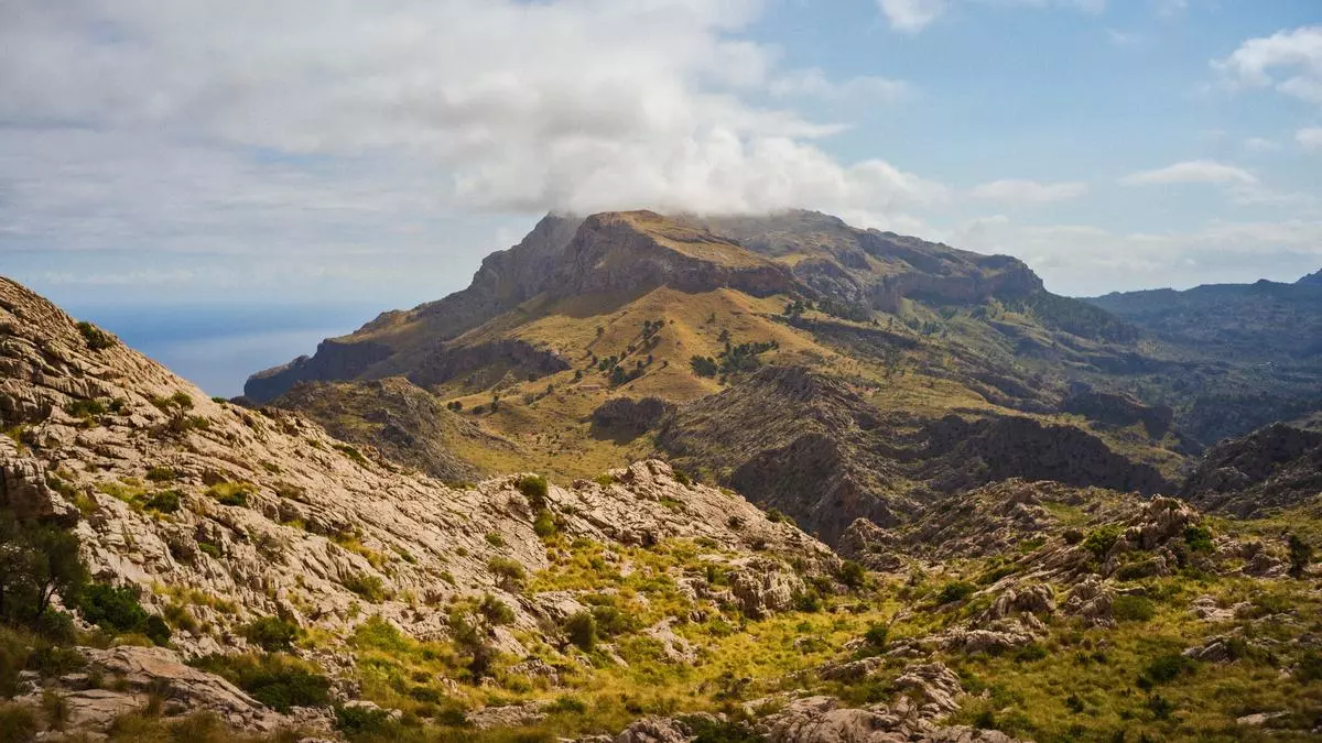Las rutas de senderismo más bonitas de España no están en Picos de Europa ni en Pirineos, están en esta isla del Mediterráneo - en la Sierra de la Tramontana