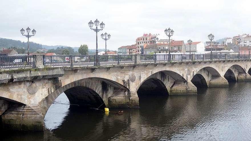 Uno de los proyectos será la peatonalización del puente del Burgo. // Rafa Vázquez