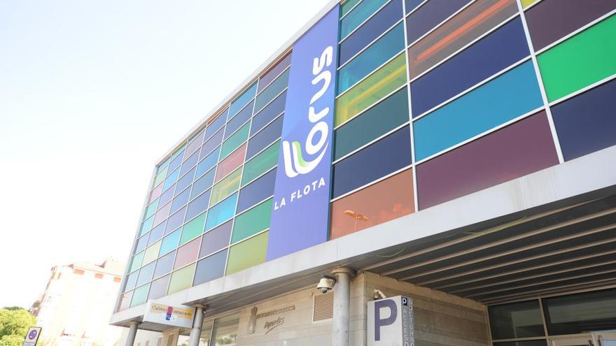 Vista parcial de la fachada del centro deportivo Forus La Flota, ubicado en la avenida de la Marina Española de Murcia.