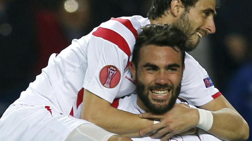 Vicente Iborra celebra un gol con el Sevilla.