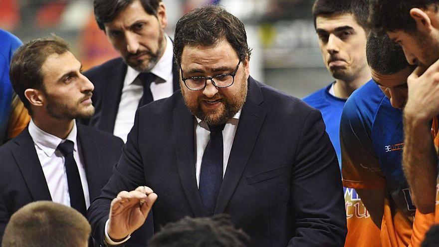 Sergio García, durante un tiempo muerto de un partido en Riazor.