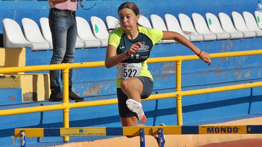 Andrea Monroy, nuevo récord de Canarias cadete en 100 metros vallas, con 14 segundos y 82 centésimas, ayer. | | LP/DLP