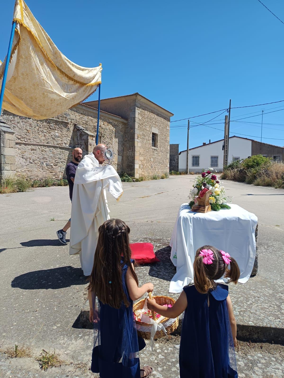 GALERÍA | El Corpus Christi impregna de devoción los pueblos de Zamora
